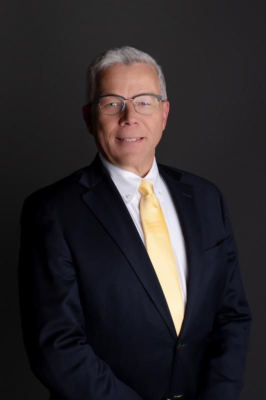 Dan Lindstrom headshot